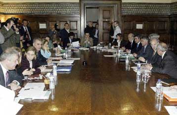 Ικανοποίηση, αλλά και αυτοσυγκράτηση Παπανδρέου για την τελευταία δημοσκόπηση