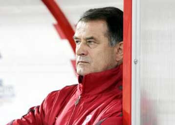 Δεν άνοιξε τα χαρτιά του ο Μπάγεβιτς για το ματς του ΟΑΚΑ-Σε απολογία ο Καστίγιο