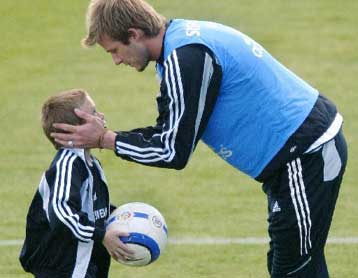 Διαψεύσεων συνέχεια από Μπέκαμ για φυγή του από τη Ρεάλ