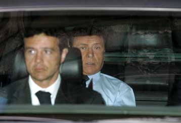 Την παραίτησή του υπέβαλε τελικά ο Μπερλουσκόνι – Διαβουλεύσεις έως την Παρασκευή