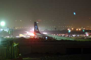 Φωτιά σε επιβατηγό αεροσκάφος την ώρα της προσγείωσής του στην Τεχεράνη
