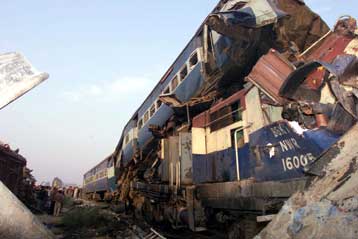 Τουλάχιστον 24 νεκροί από τη σύγκρουση τρένων στην Ινδία