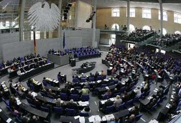 Σε νομικές «περιπέτειες» η κοινοβουλευτική επικύρωση του Ευρωσυντάγματος στη Γερμανία