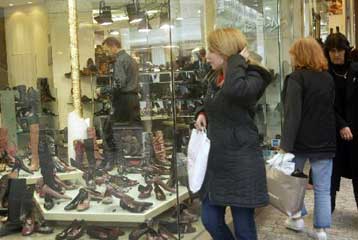 Κλιμακώνονται οι αντιδράσεις του εμπορικού κόσμου για τη διεύρυνση του ωραρίου