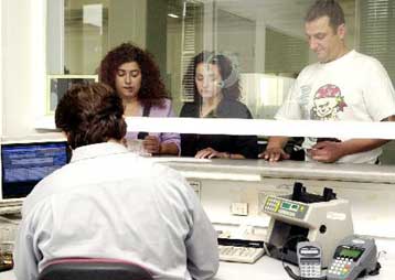 Στην «τσιμπίδα» της Εφορίας 7.486 φορολογούμενοι για εισοδήματα του 2002