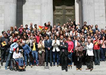 Εγκρίθηκε από την ισπανική Βουλή το νομοσχέδιο που επιτρέπει τους γάμους ομοφυλόφιλων
