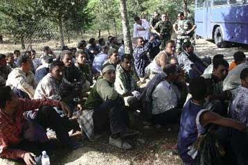 Αναστάτωση με σκάφος λαθρομεταναστών στη θαλάσσια περιοχή της Χίου