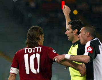 Ποινή πέντε αγωνιστικών στον Τότι και τριών στον Ιμπραΐμοβιτς στην Ιταλία