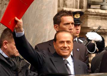 Εντολή σχηματισμού κυβέρνησης έλαβε εκ νέου ο Σίλβιο Μπερλουσκόνι