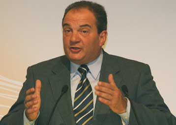 Αποκλείει το ενδεχόμενο ανασχηματισμού «υπό πίεση» ο Κ.Καραμανλής