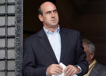 Χρονοβόρα αναμένεται να είναι η έκδοση του Απόστολου Βαβύλη στην Ελλάδα