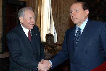 Σχηματίστηκε η 60ή μεταπολεμική κυβέρνηση της Ιταλίας υπό τον Σίλβιο Μπερλουσκόνι