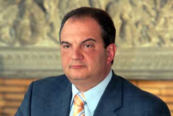 Διαψεύδει με συνέντευξή του τα σενάρια ανασχηματισμού ο πρωθυπουργός