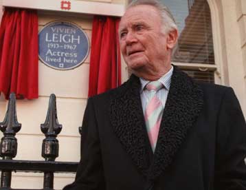 Απεβίωσε ο σερ Τζον Μιλς, ένας από τους πιο αγαπητούς Βρετανούς ηθοποιούς