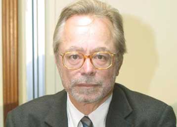 Διορθωτικές κινήσεις και όχι ανασχηματισμό, προτείνει ο επικοινωνιολόγος Γ.Λούλης