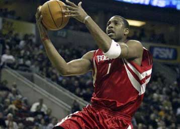 Πολύτιμη νίκη για τους Ρόκετς στην πρεμιέρα των πλέι-οφ του ΝΒΑ