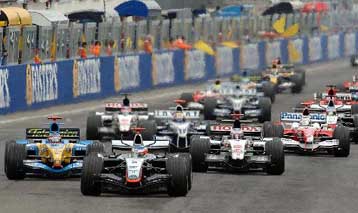 Για τρίτη φορά πρώτος ο Αλόνσο, κέρδισε και το Grand Prix στην Ίμολα