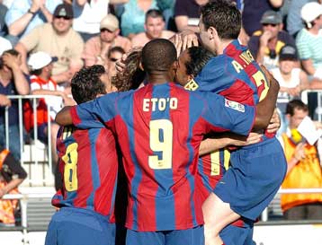 Η Μπαρτσελόνα διατηρεί αποστάσεις από τη Ρεάλ μετά το 4-0 στο «Ελ Μαδριγάλ»