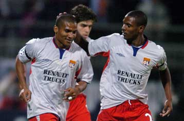 «Τριπλό» χτύπημα στην Οσέρ πέτυχε η Λιόν και συνεχίζει ακάθεκτη