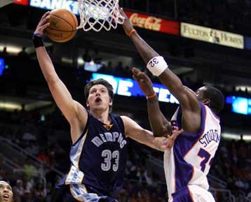 Έχασαν το πλεονέκτημα έδρας οι Σπερς, εύκολη νίκη των Σανς