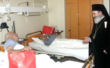 Κοντά στους ασθενείς ο Αρχιεπίσκοπος Χριστόδουλος
