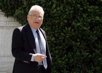 Σύλληψη Έλληνα πρεσβευτή στην κατοχή του οποίου βρέθηκαν όπλο, σιγαστήρας και σφαίρες