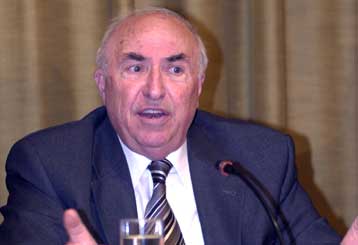 Παραιτήθηκε η ηγεσία του ΣΕΣΜΕ μετά το πρόστιμο – Νέος πρόεδρος ο Απ.Αλεξάκης