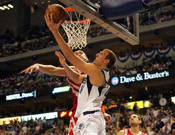 Με νίκη μέσα στο Ντάλας οι Ρόκετς έχουν το πάνω χέρι στην   υπόθεση πρόκριση