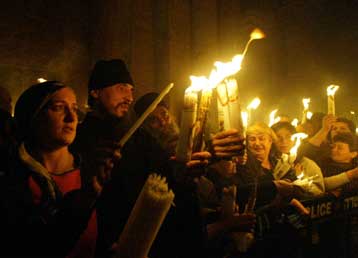 Το απόγευμα του Μεγάλου Σαββάτου φθάνει το Αγιο Φως στην Αθήνα