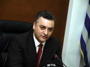 Εξηγήσεις από Καραμανλή ζητά το ΠΑΣΟΚ για την εισαγωγή της ποντοπόρου ναυτιλίας στο ΧΑ