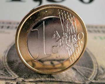 Κάτω από τα 1,30 δολάρια υποχωρεί το ευρώ