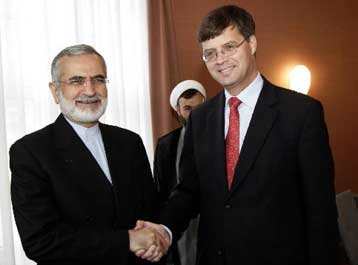 Επιστροφή στον εμπλουτισμό εάν καταρρεύσει ο διάλογος με την ΕΕ, προειδοποιεί το Ιράν