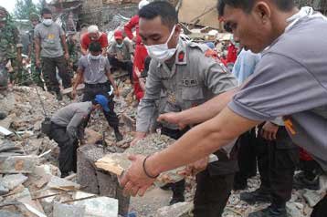 Νέα ισχυρή σεισμική δόνηση συγκλόνισε τη Σουμάτρα