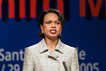 Νέο μήνυμα της Κοντολίζα Ράις για τη δημοκρατία εν μέσω διαδήλωσης στη Χιλή