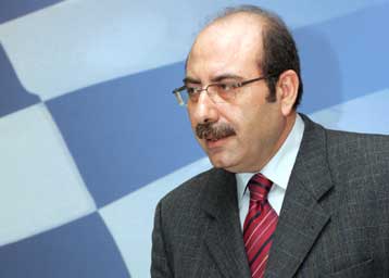 Έλλειψη σοβαρότητας καταλογίζει στην κυβέρνηση το ΠΑΣΟΚ σχετικά με το «βασικό μέτοχο»