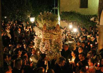 Χοροστατούντος του Αρχιεπισκόπου η λειτουργία του Επιταφίου τη Μ.Παρασκευή