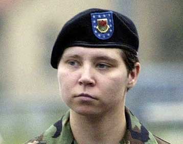 Ένοχη δηλώνει η Λίντι Ίνγκλαντ για το σκάνδαλο της Αμπού Γκράιμπ προς μείωση ποινής