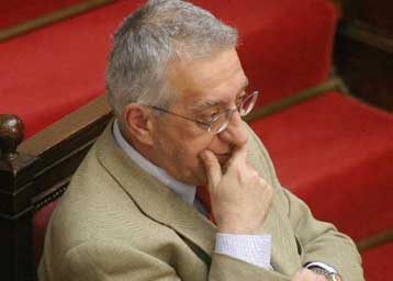 Πτώση στη δημοτικότητα 18 εκ των 22 υπουργών – Εξαίρεση ο Νικήτας Κακλαμάνης