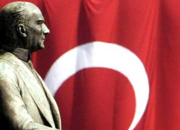 Νεκρός αστυνομικός από έκρηξη βόμβας στο Κουσάντασι της Τουρκίας