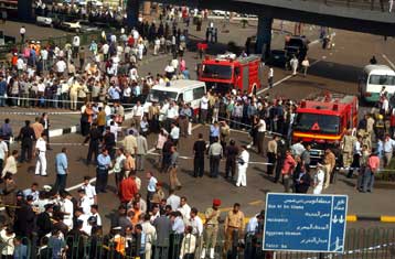 Δύο νεκροί και οκτώ τραυματίες από μπαράζ επιθέσεων εξτρεμιστών στο Κάιρο