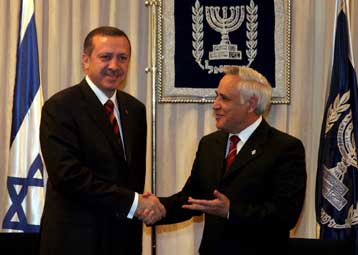 Την πρώτη του επίσημη επίσκεψη στο Ισραήλ πραγματοποιεί ο Τούρκος πρωθυπουργός