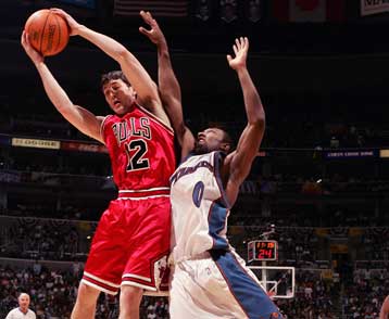 «Ιστορική» νίκη των Ουίζαρντς επί των Μπουλς στα πλέι οφ του ΝΒΑ