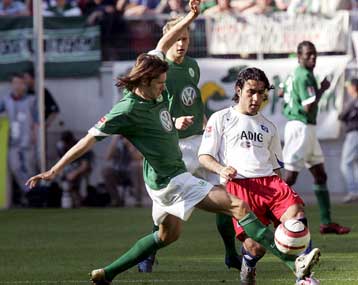 Η Βόλφσμπουργκ έπληξε το Αμβούργο που έπεσε στην έκτη θέση