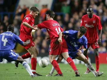 Με τη γλύκα του πρωταθλήματος η Τσέλσι, με τη δίψα της διάκρισης η Λίβερπουλ