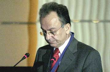 Ελληνοϊταλικό μνημόνιο για την κατασκευή αγωγού φυσικού αερίου υπέγραψε ο Δ.Σιούφας