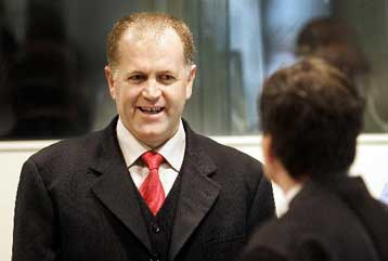 Αθώος δηλώνει ο Σερβοβόσνιος στρατηγός Β.Παντούρεβιτς για τη σφαγή της Σρμπρένιτσα