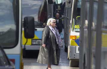 Απομακρύνονται σταδιακά οι αφετηρίες των «μπλε» λεωφορείων από την οδό Ακαδημίας