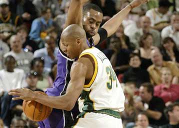 Σουπερσόνικς και Πίστονς πέρασαν στην επόμενη φάση των πλέι οφ του ΝΒΑ