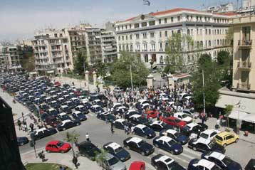 Κυκλοφοριακό κομφούζιο στη συμπρωτεύουσα από την πορεία των οδηγών ταξί