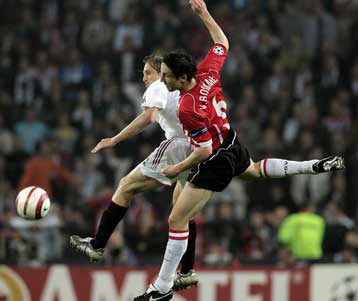 Ο Αμπροζίνι στην εκπνοή «έστειλε» την Μίλαν στον τελικό παρά το 3-1 της Αϊντχόφεν